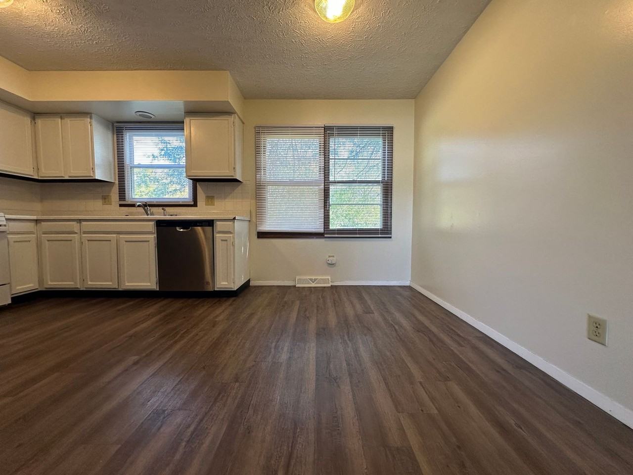 606 Arcadia - Photo 3 of 17