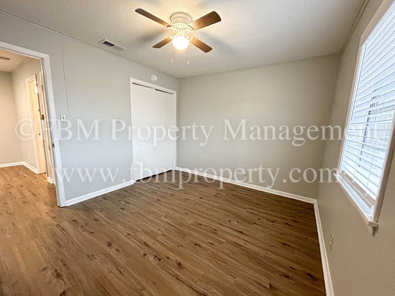 330 W College St #4 - Photo 2 of 31