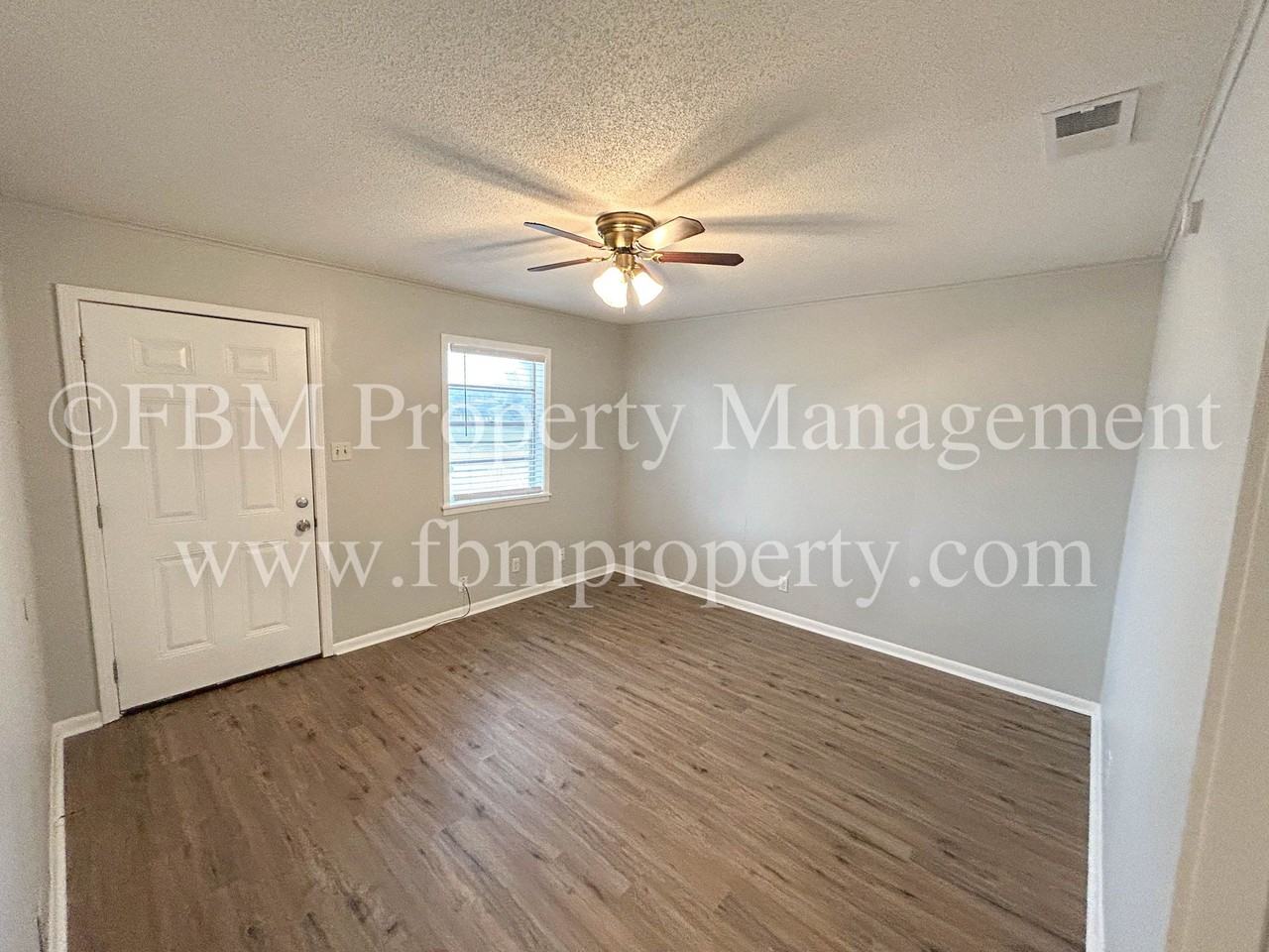 330 W College St #4 - Photo 3 of 31