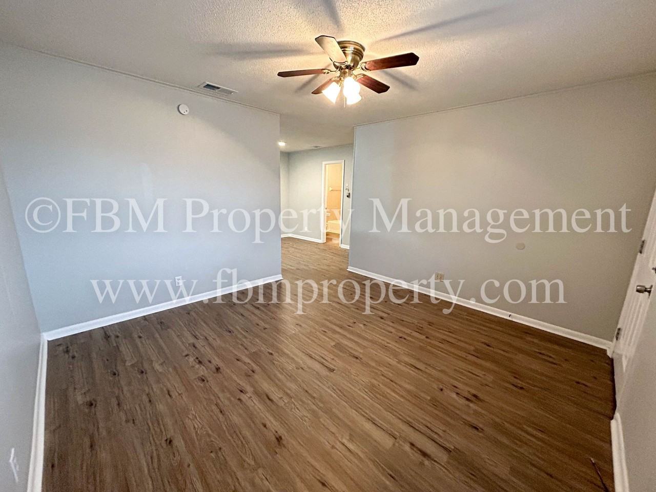 330 W College St #4 - Photo 5 of 31