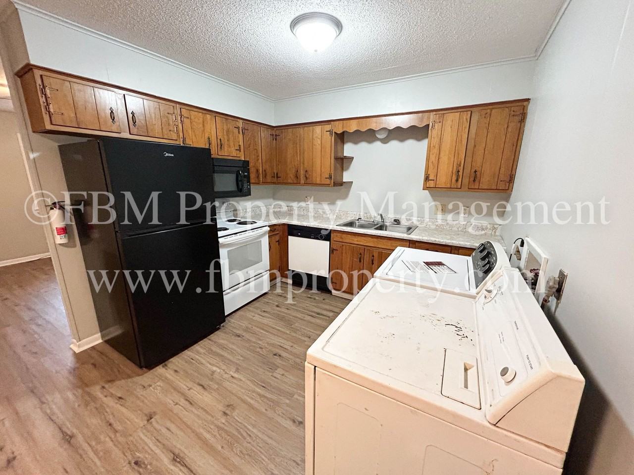 330 W College St #4 - Photo 6 of 31