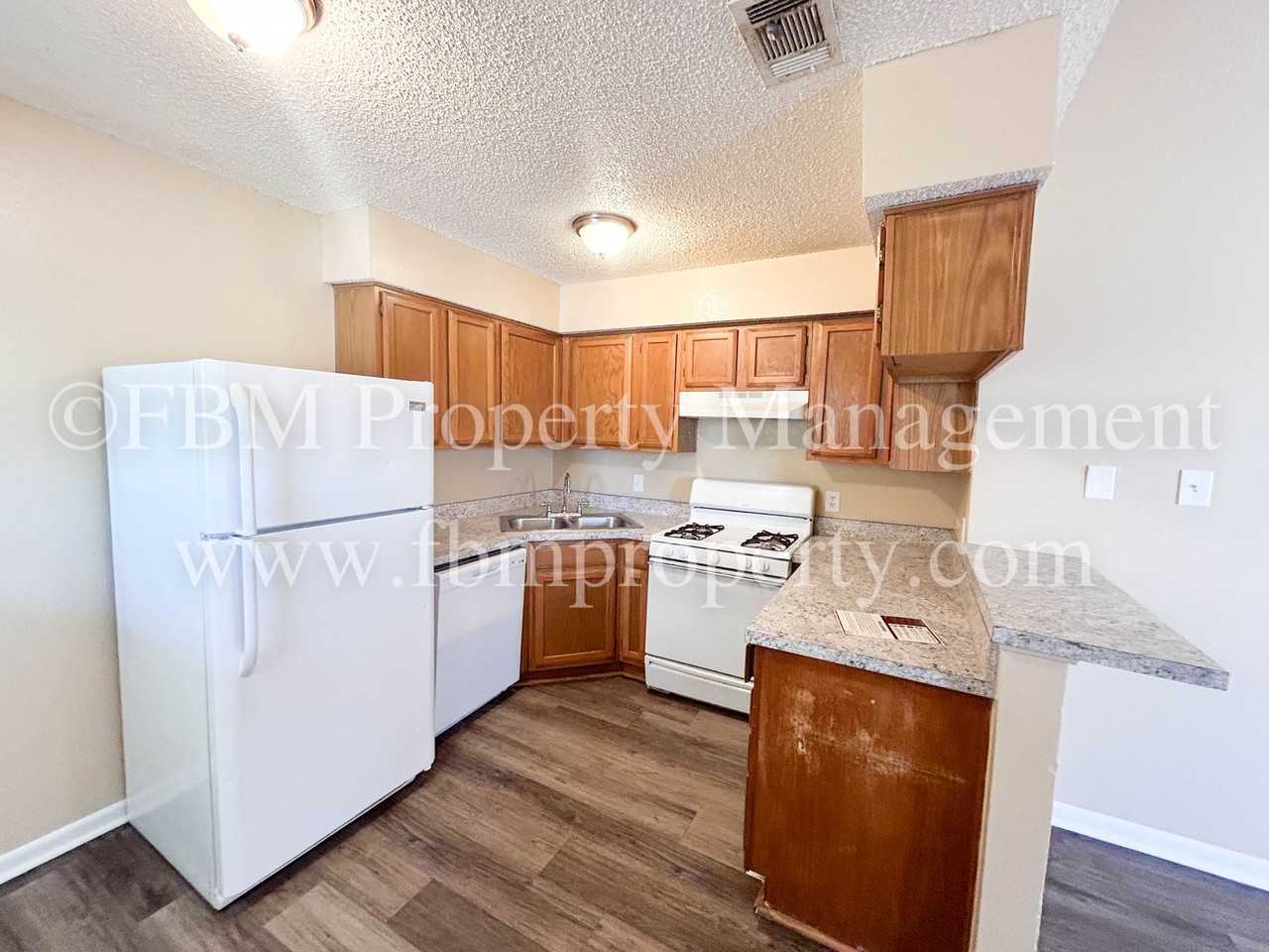 604 Walter Stephenson Rd #B - Photo 4 of 27