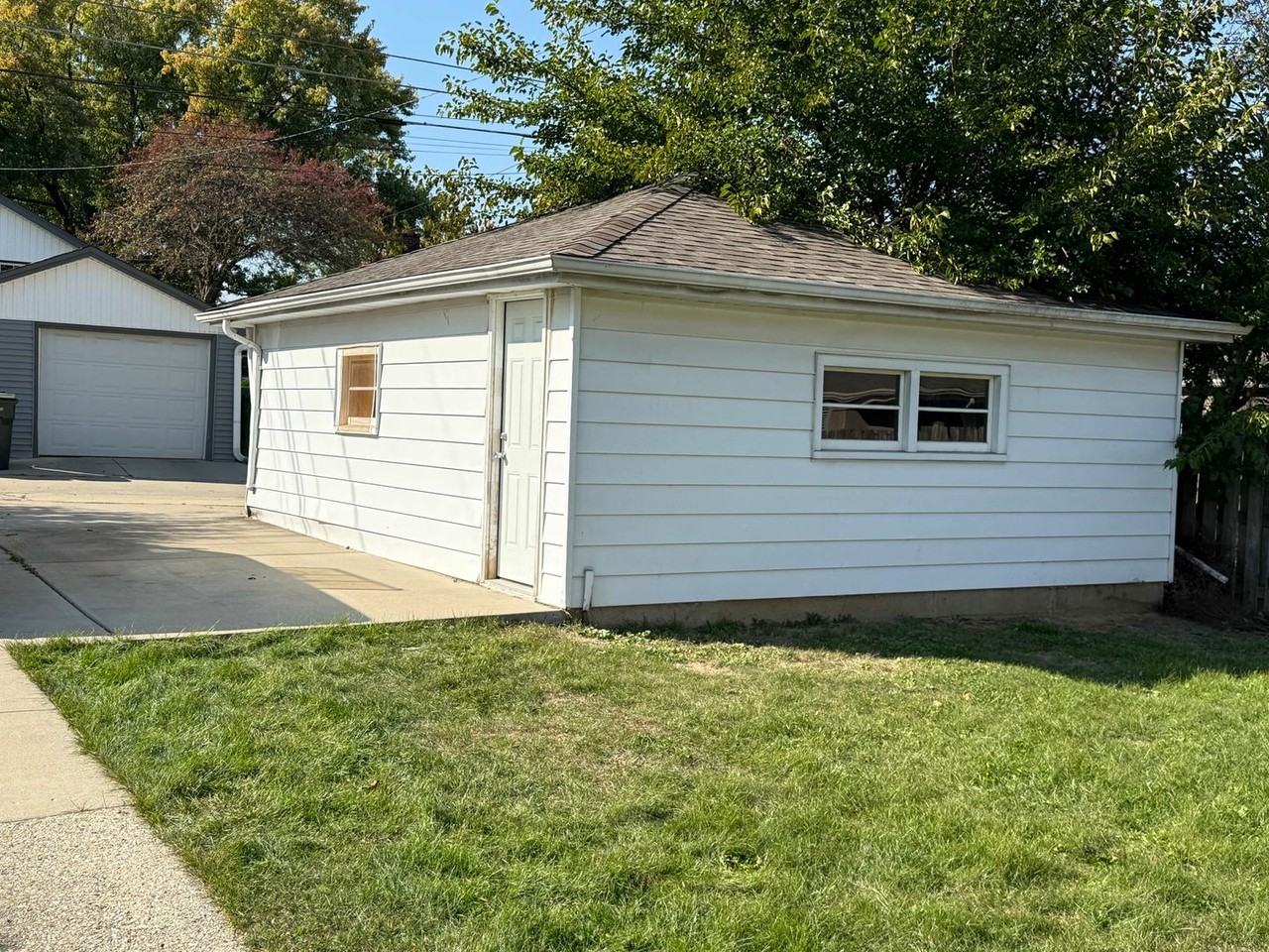 2543 S 71st St - Photo 3 of 4