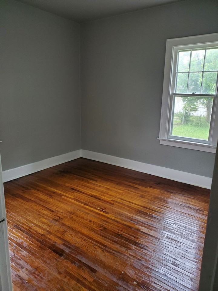 1119 Adams Ave - Photo 2 of 9