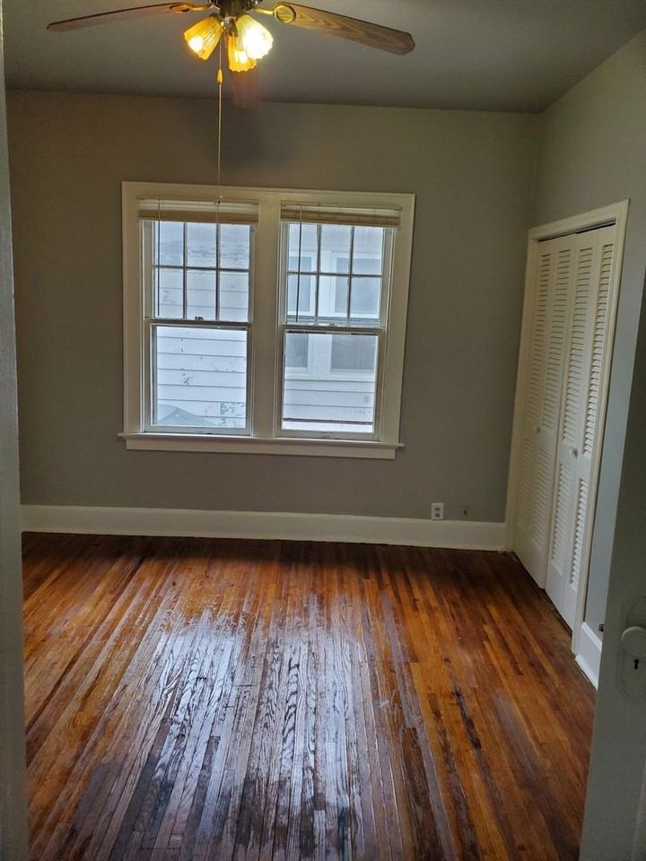 1119 Adams Ave - Photo 3 of 9