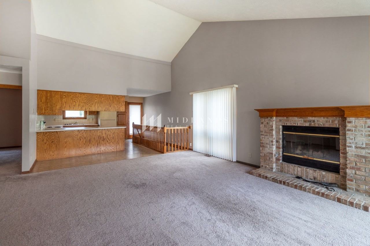 12802 S 28th Ave - Photo 2 of 13