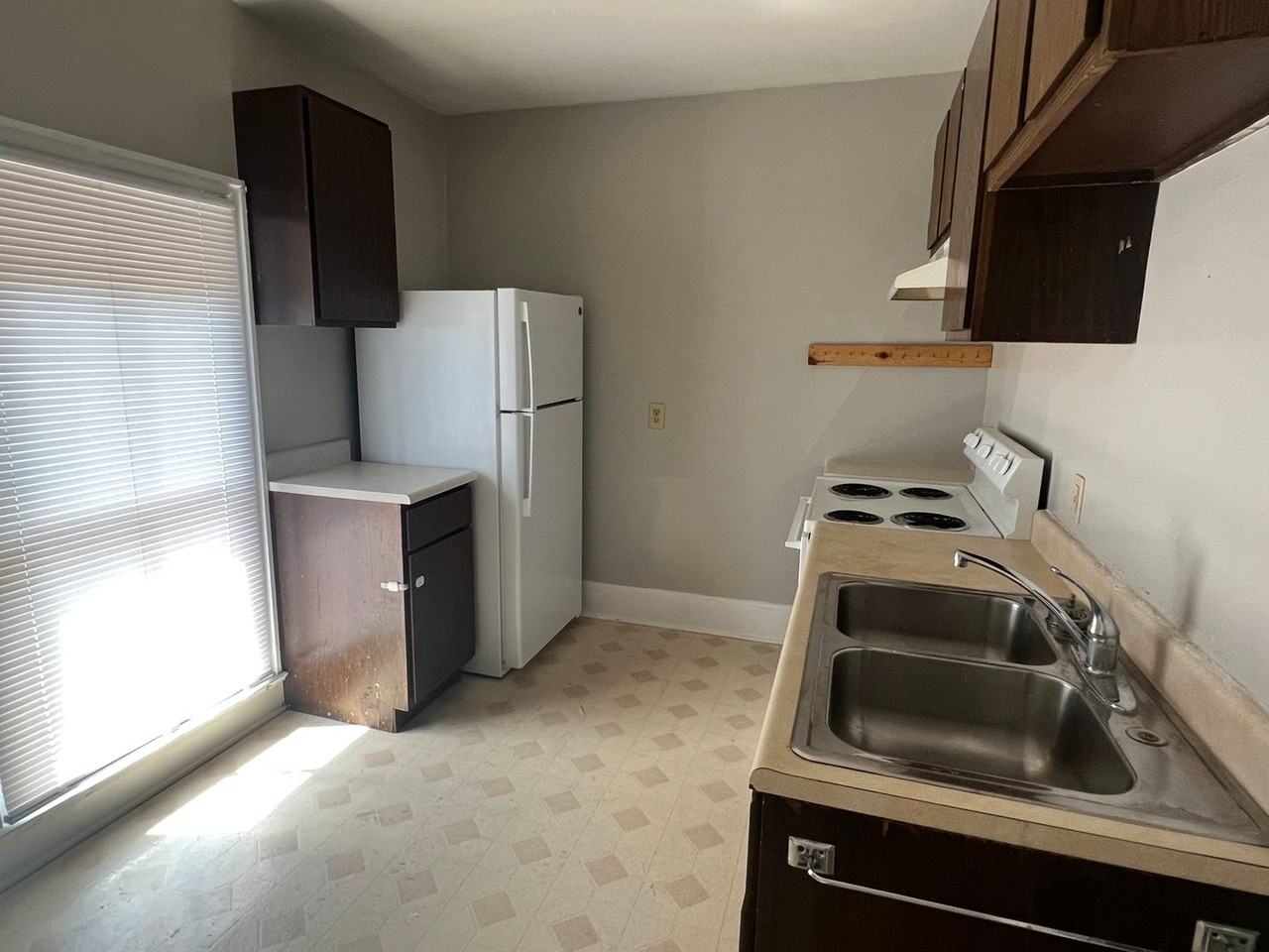 405 W Ferry St. - Photo 3 of 5