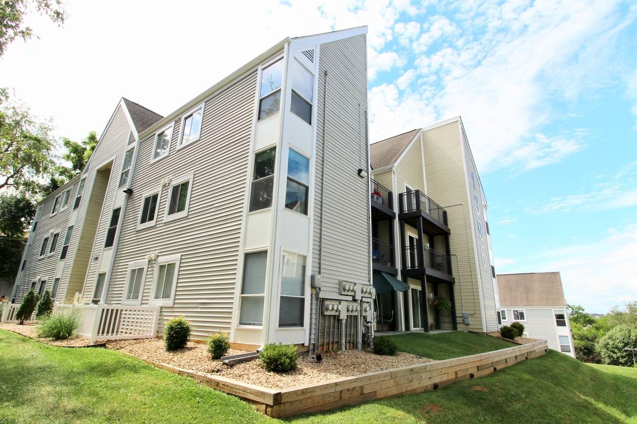 1396 Hunters Road - Photo 2 of 14