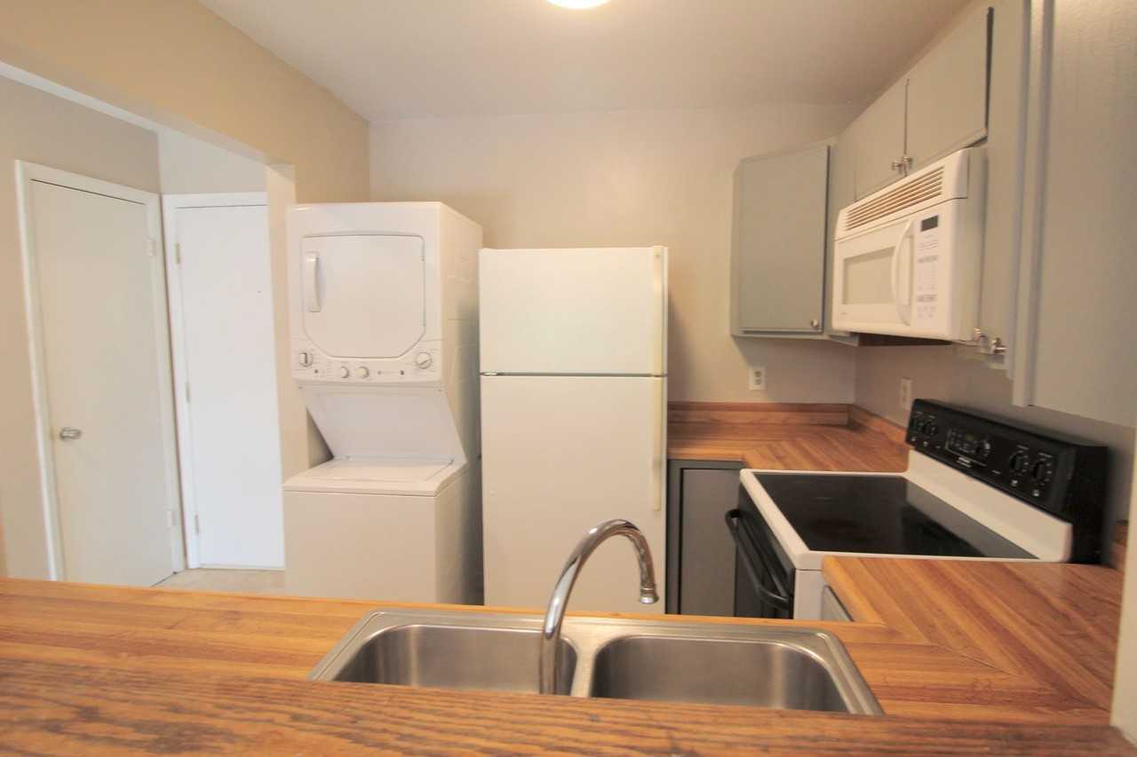 1396 Hunters Road - Photo 4 of 14