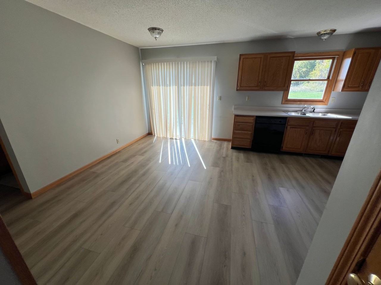 6603 Niagara Cir - Photo 3 of 19