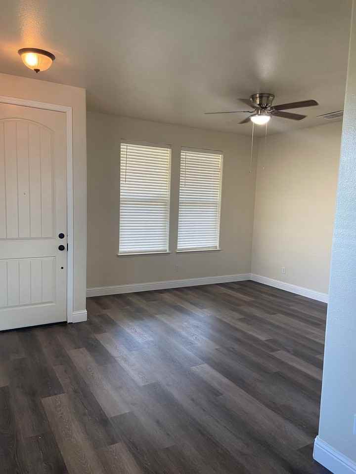 353 W Sasaki Ave - Photo 2 of 15