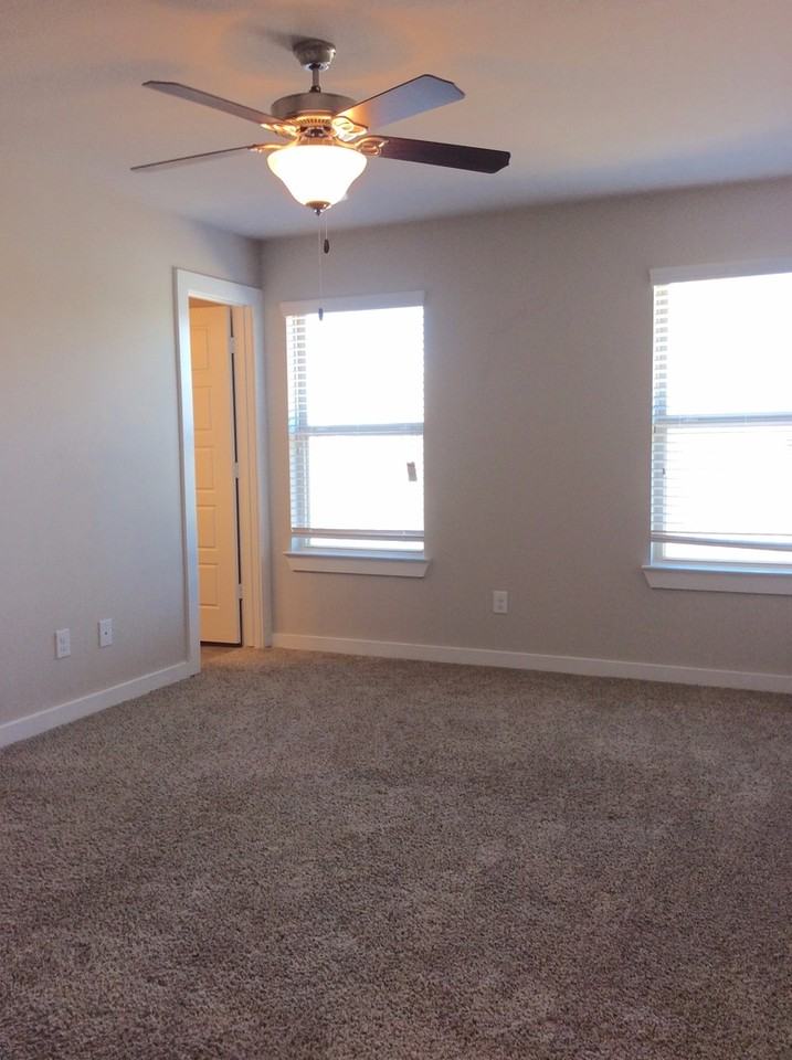 917 Chaparral Trl - Photo 4 of 7