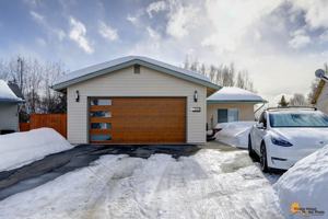 featured image of 2310 Leopard Cir