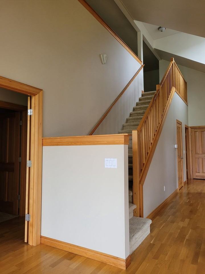 2048 Greenview Ln - Photo 6 of 20