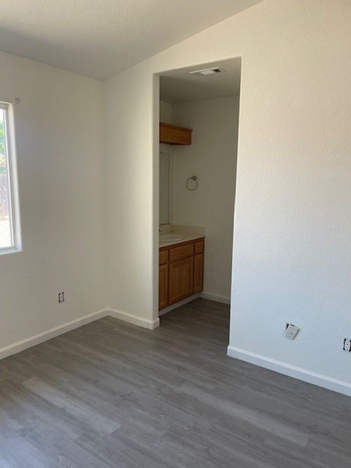 470 Winemaker St - Photo 3 of 7