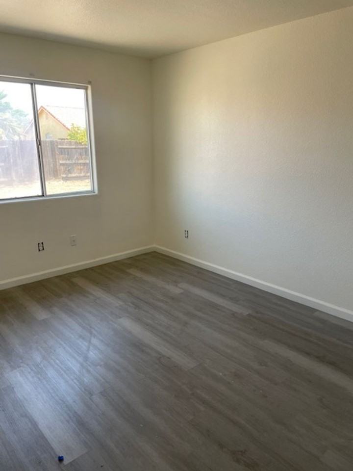 470 Winemaker St - Photo 4 of 7