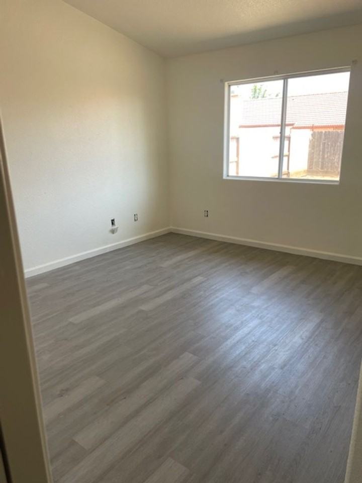 470 Winemaker St - Photo 5 of 7