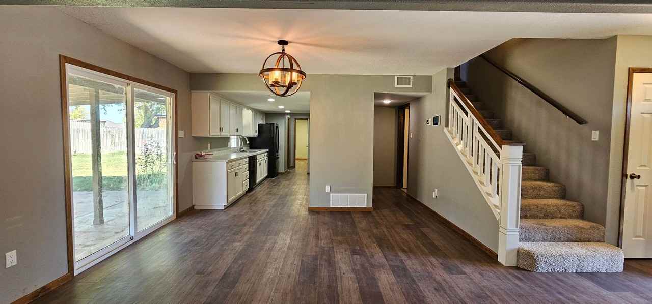 609 Rosewood Dr - Photo 7 of 29