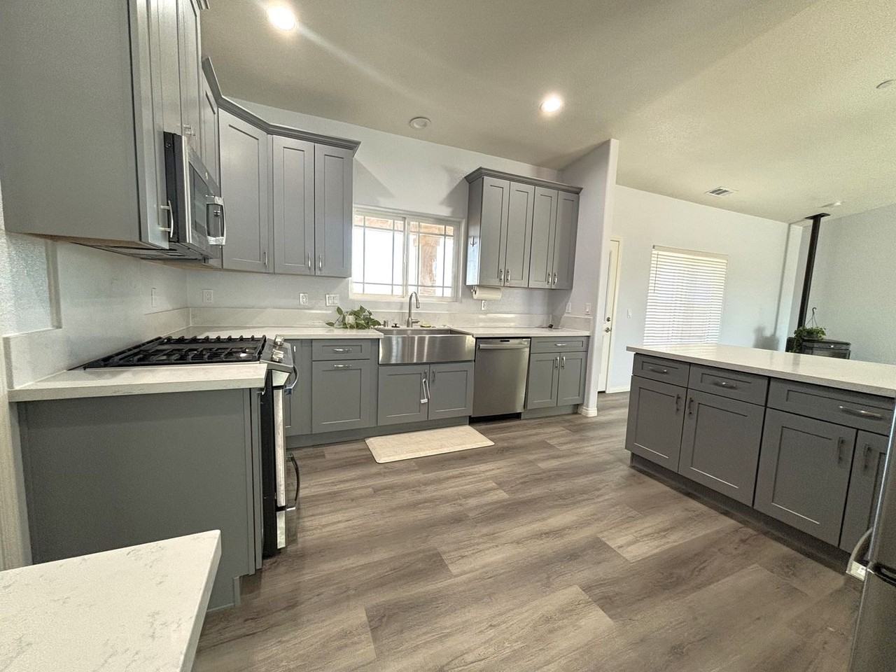 9875 9875 Magnolia Ave. - Photo 5 of 22