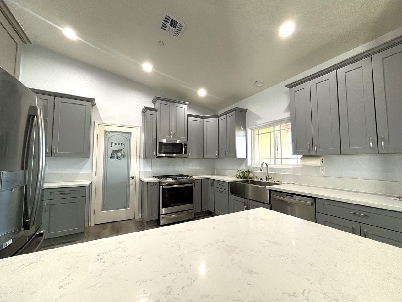 9875 9875 Magnolia Ave. - Photo 3 of 22