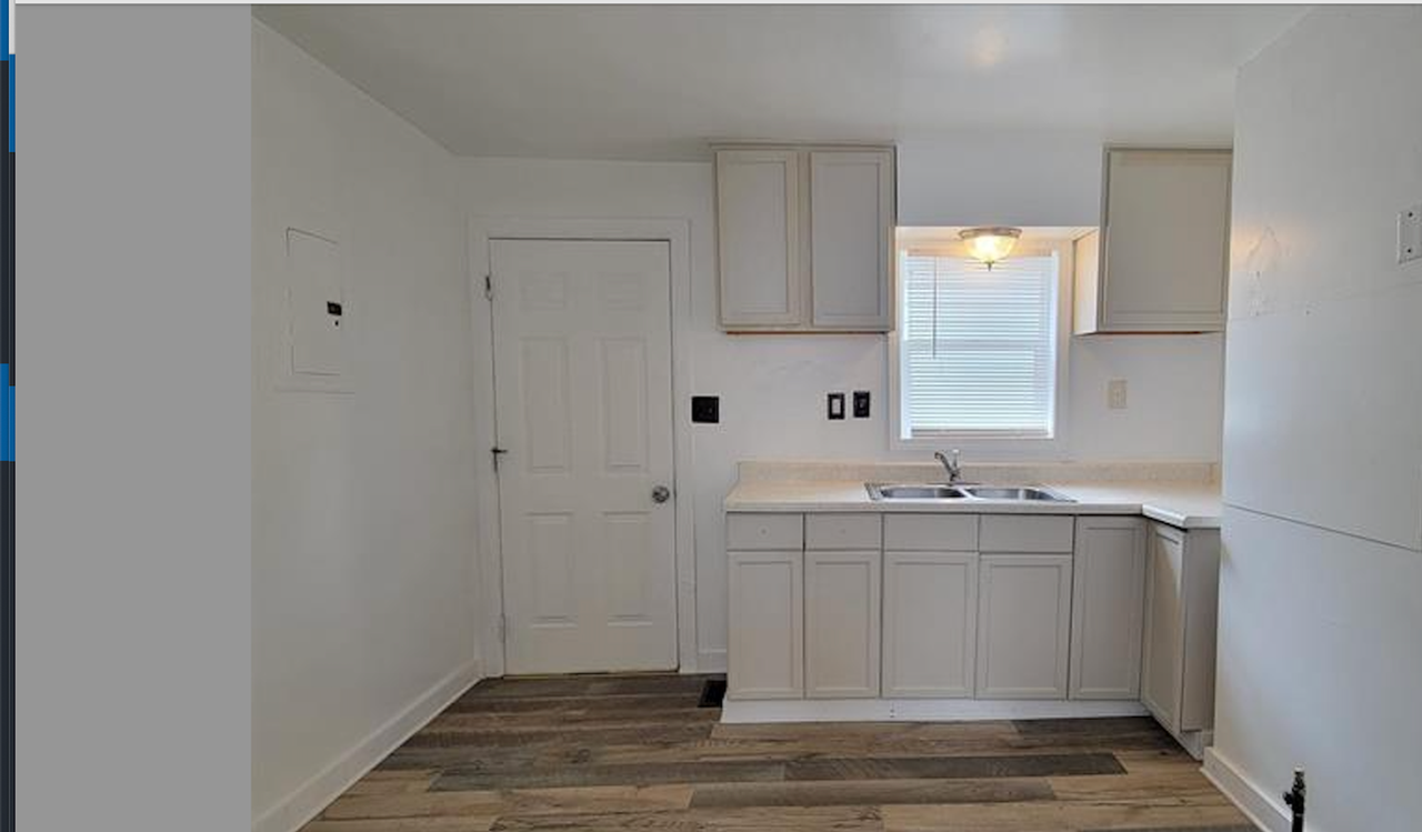 411-415 Railroad Street - Photo 2 of 5