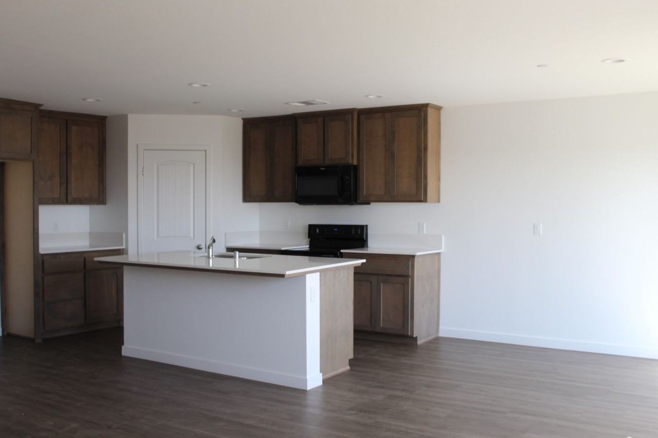 7405 Millers Point Ln - Photo 2 of 30