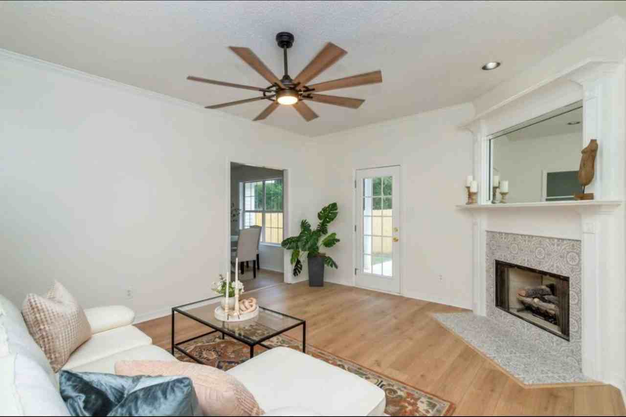 10017 Peyton Dr S - Photo 2 of 25