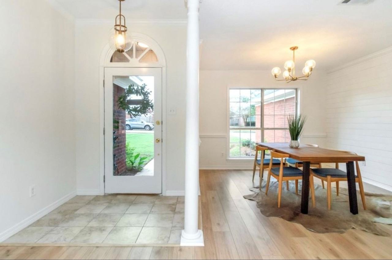 10017 Peyton Dr S - Photo 3 of 25