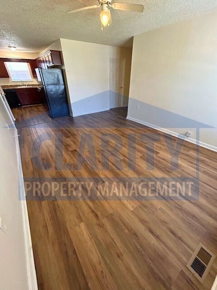 122 Ashley Ct Ne - Photo 3 of 18