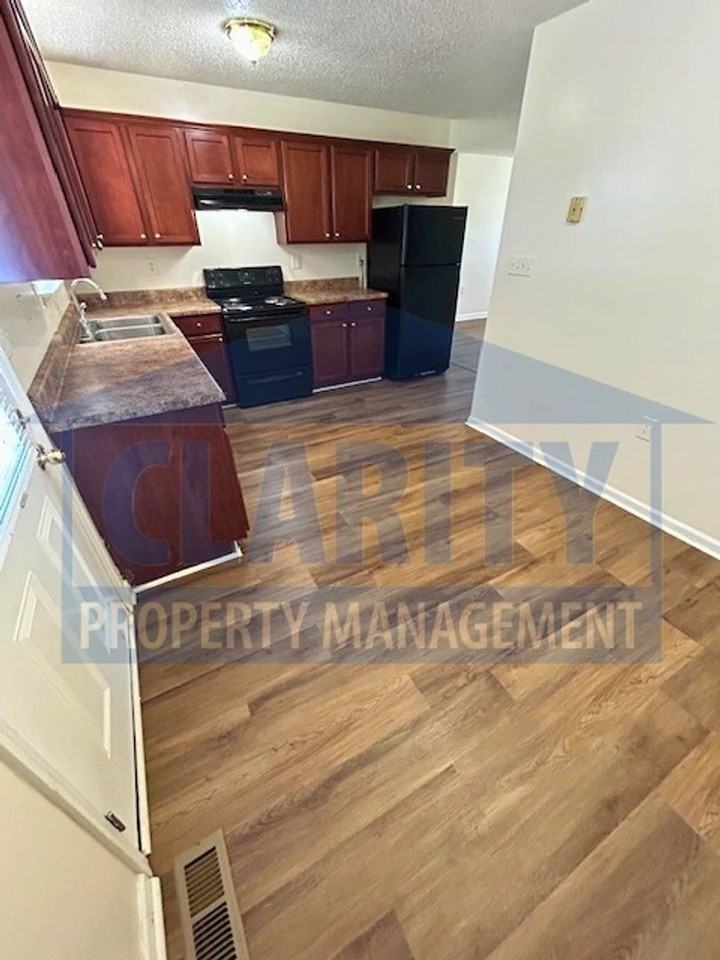 122 Ashley Ct Ne - Photo 7 of 18