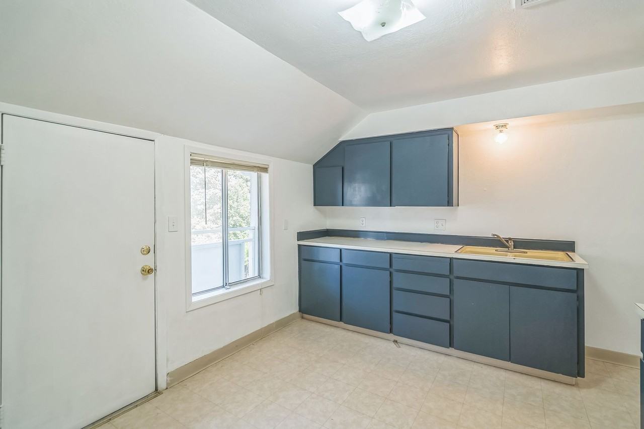 1907 23rd Ave #6 - Photo 7 of 13