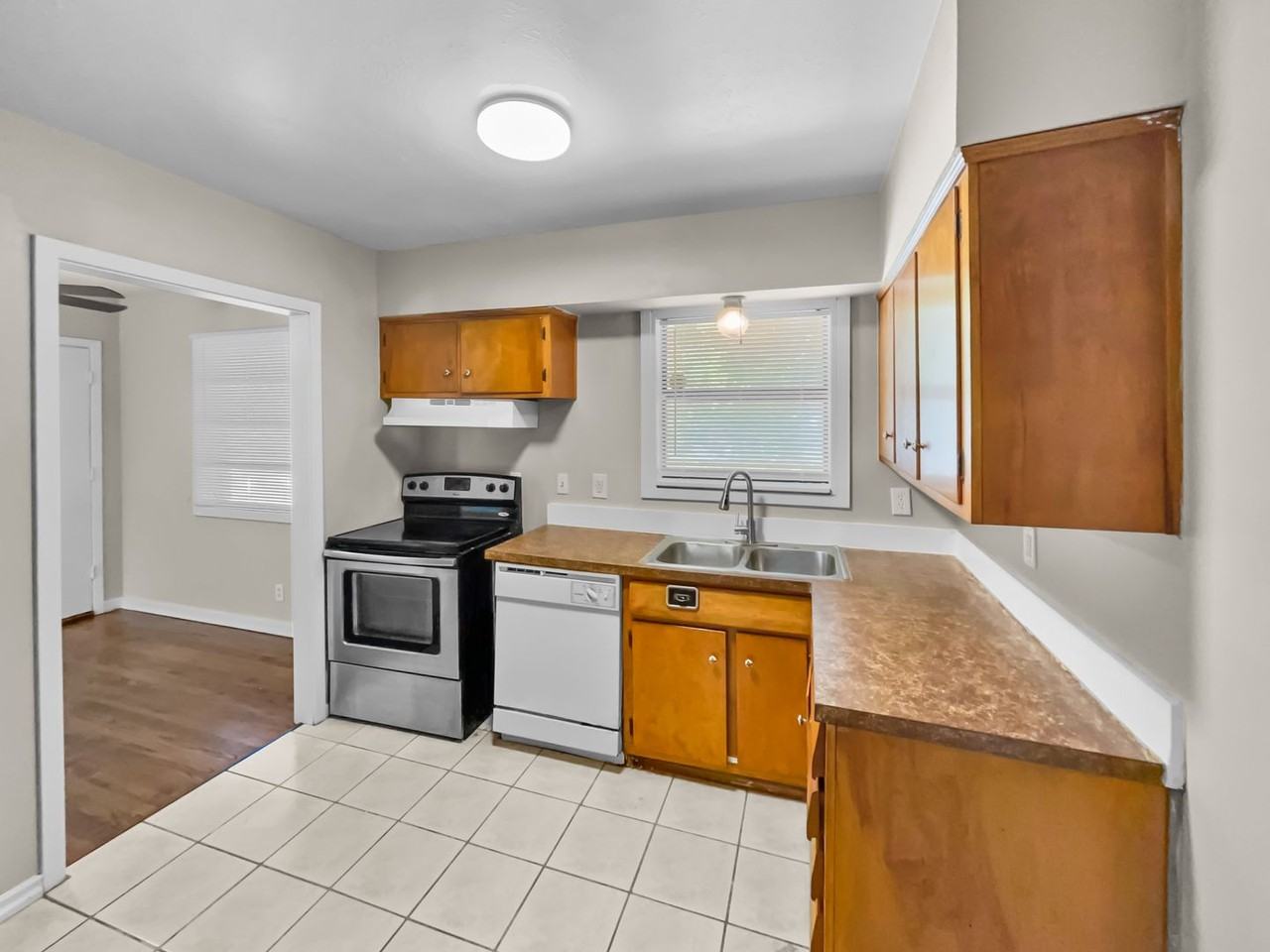 8258 Carrick St - Photo 6 of 18