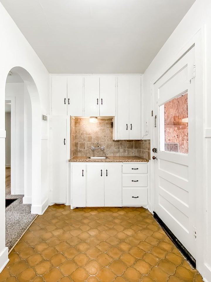 1401 N Monroe St - Photo 2 of 6