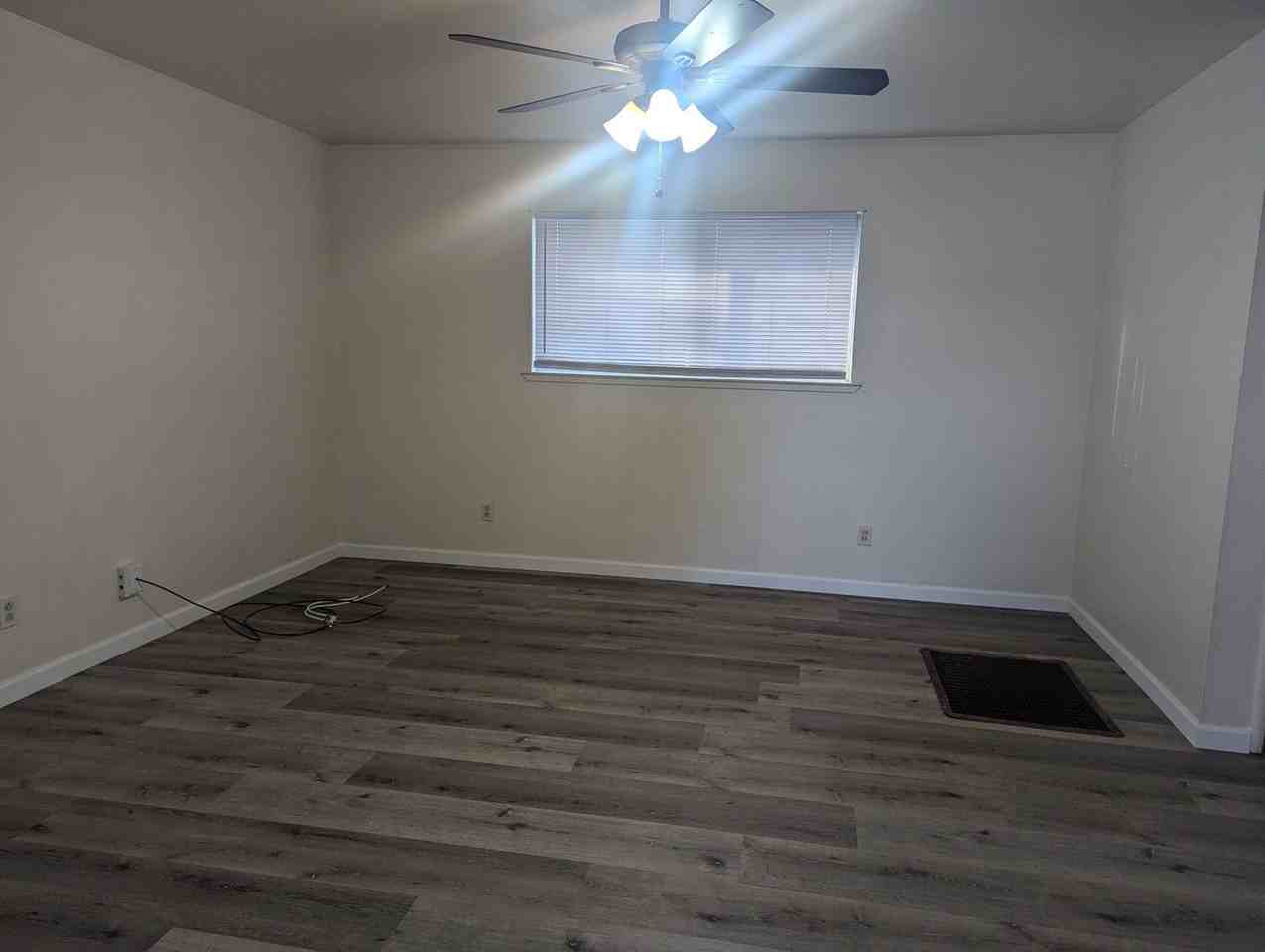 100 Lincoln Ave - Photo 2 of 8