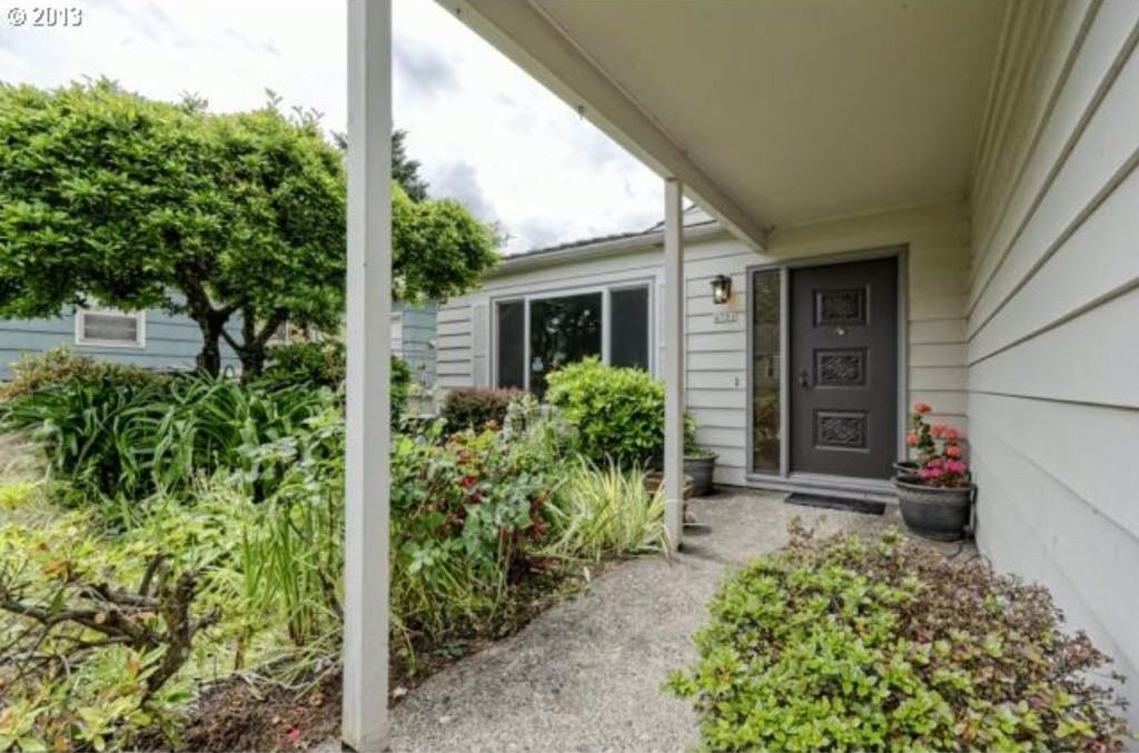 4731 Se 37th Ave - Photo 2 of 16