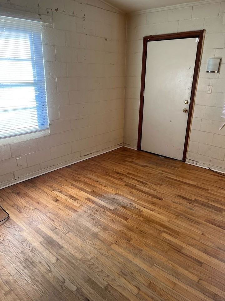 808 W Cleveland St - Photo 2 of 8