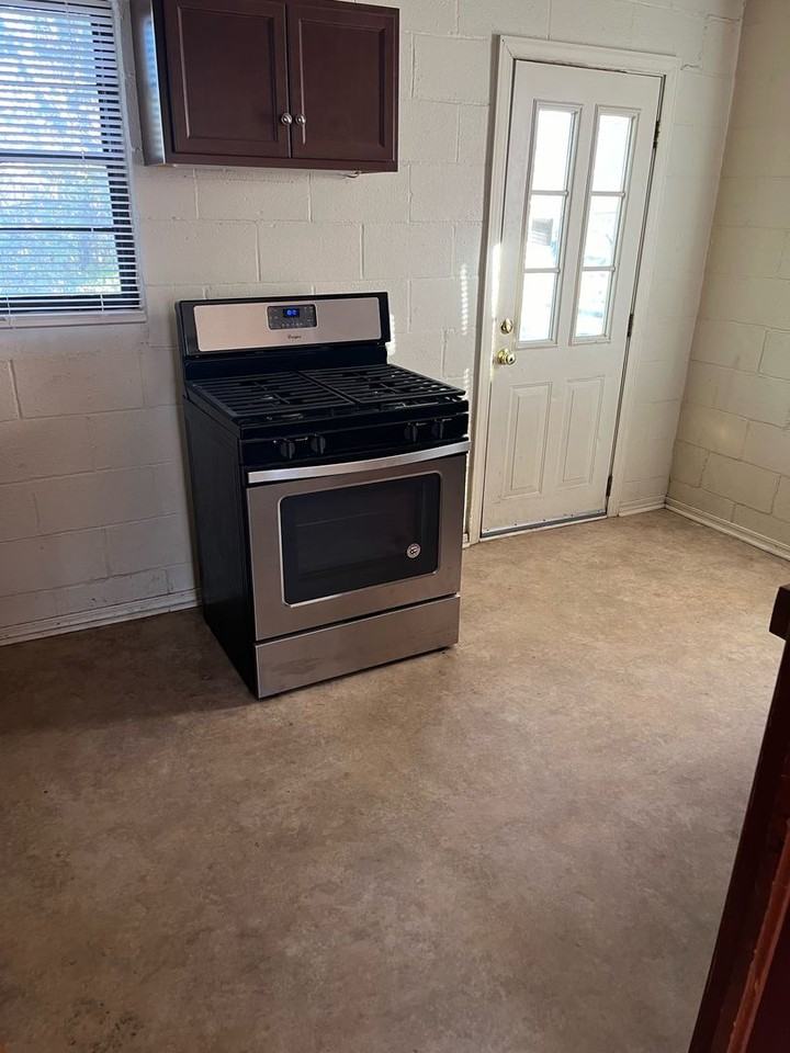808 W Cleveland St - Photo 3 of 8
