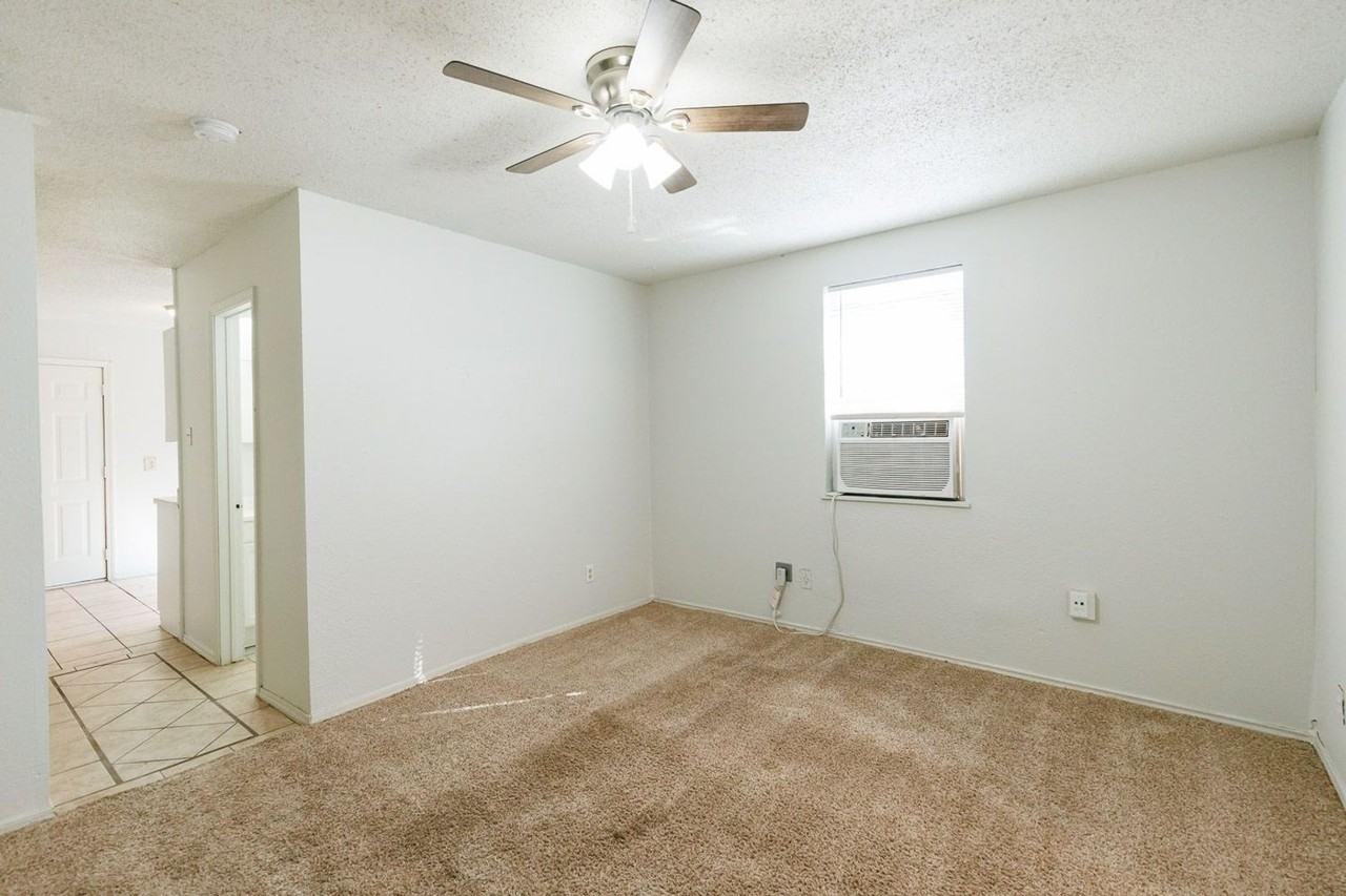 AG 4306 32nd Street - Photo 3 of 12