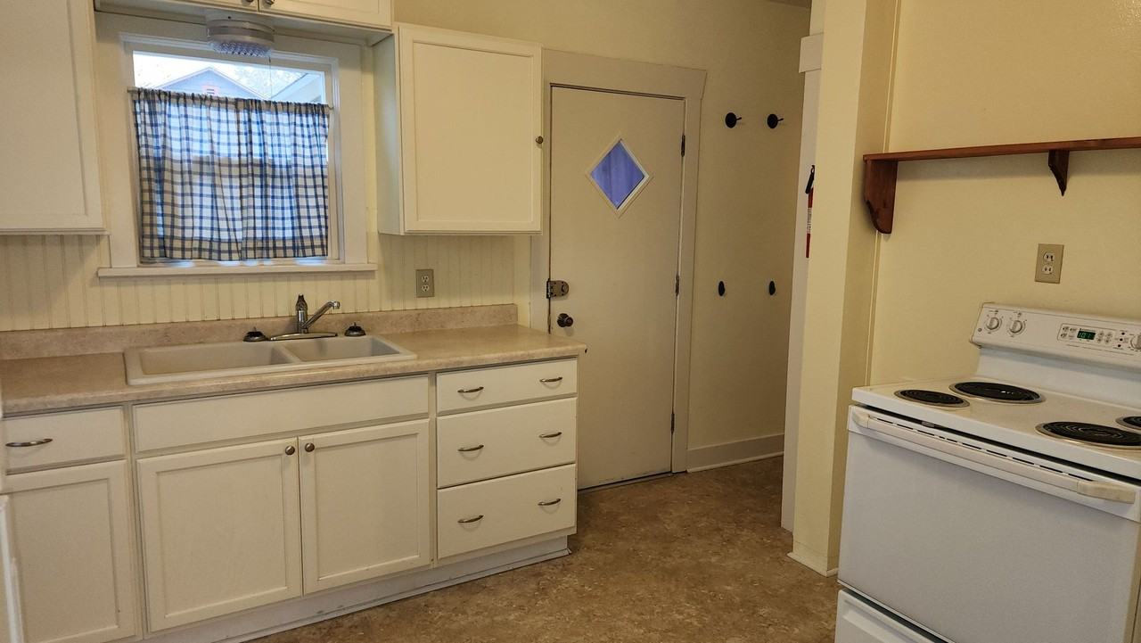 720 14th St - Photo 3 of 9