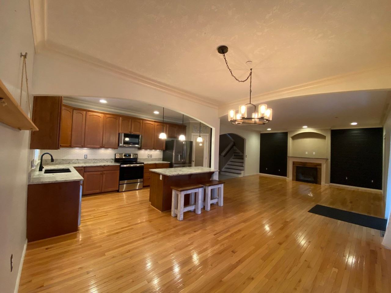 2420 East 13th Street - Photo 5 of 18