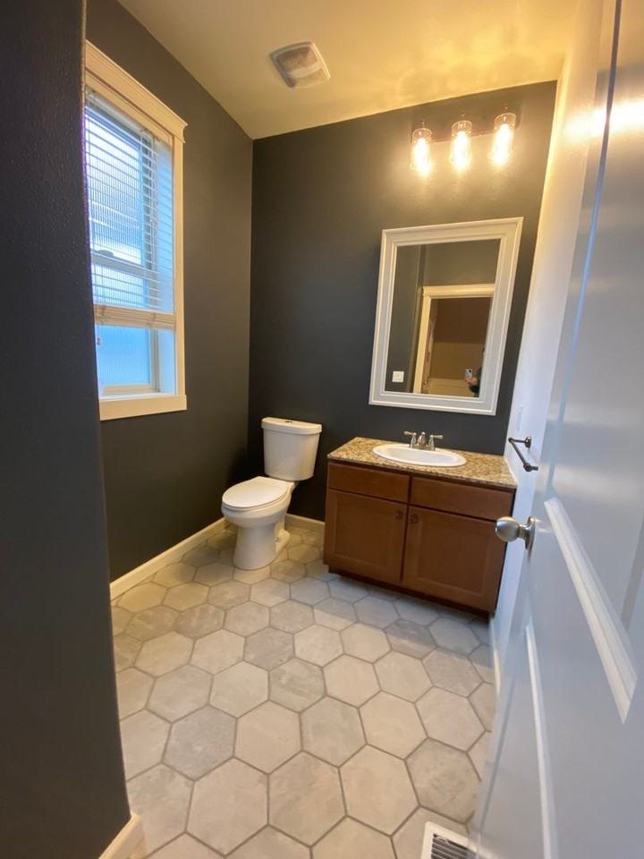 2420 East 13th Street - Photo 6 of 18