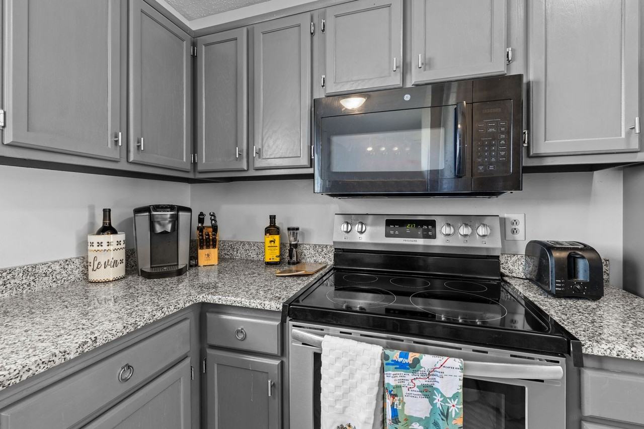 3860 Chimney Creek Dr - Photo 4 of 29