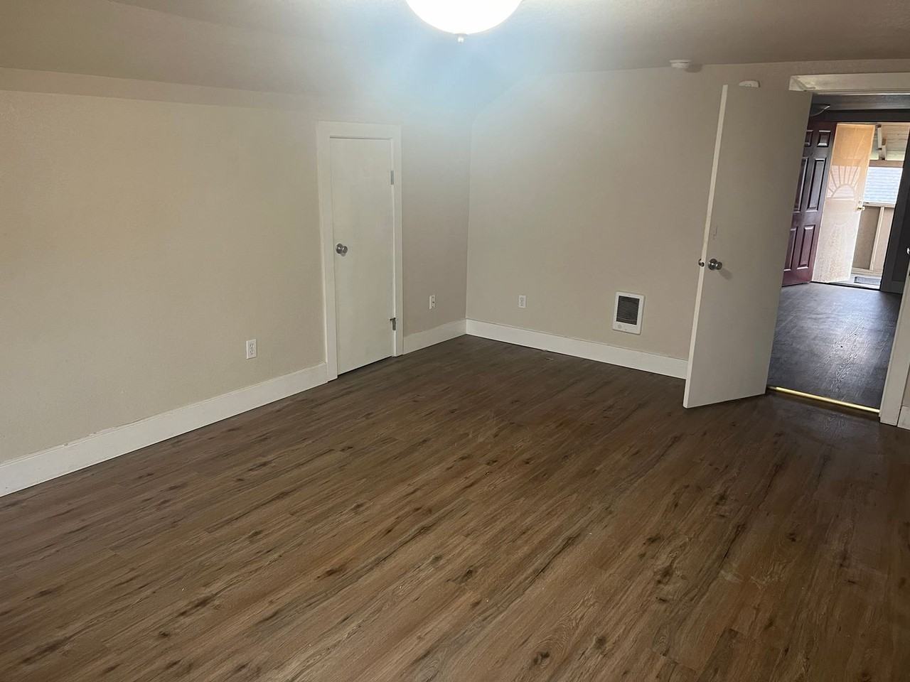 2111 State Ave Ne - Photo 4 of 24