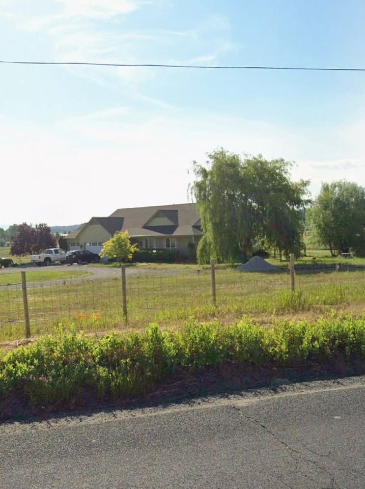 7525 W Ridgeway Rd - Photo 2 of 3