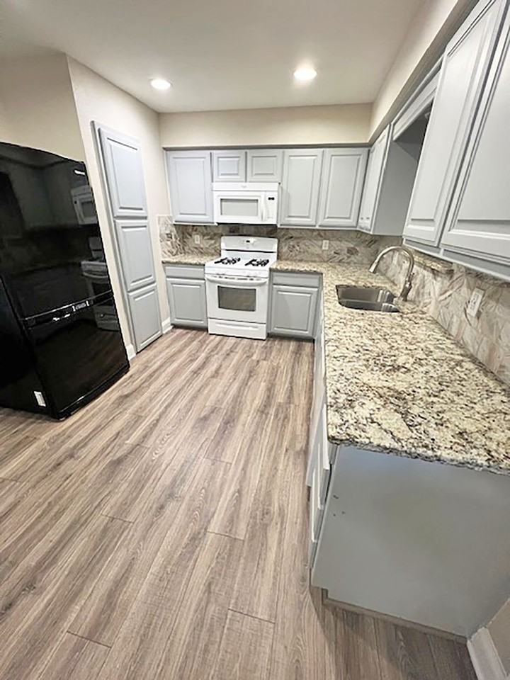 605 N Cherry St - Photo 3 of 31