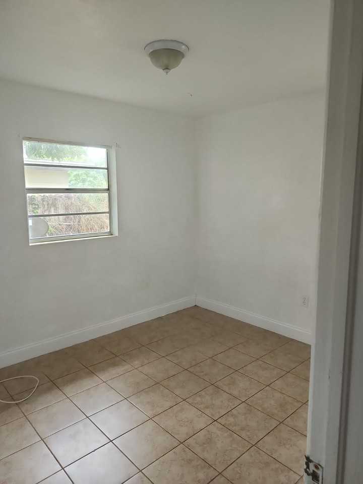 1043 30th Street Northwest - Photo 3 of 10