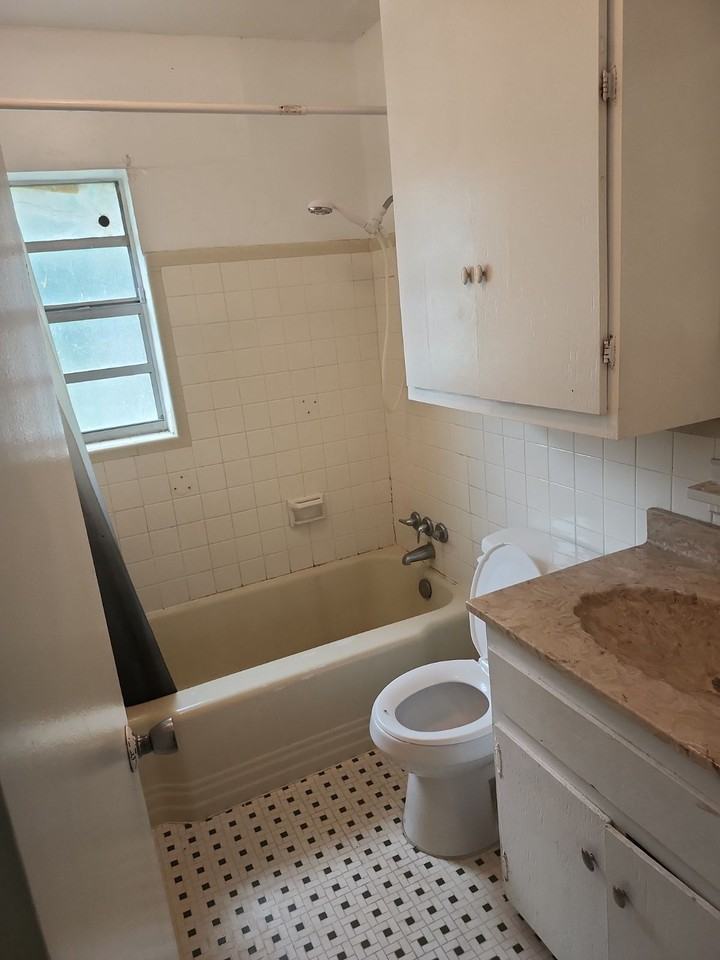 1043 30th Street Northwest - Photo 6 of 10
