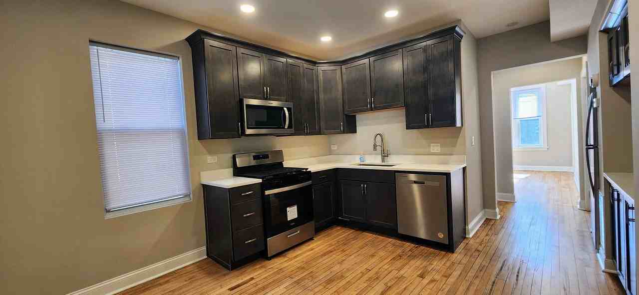 3816 W Montrose Ave #2 - Photo 2 of 20