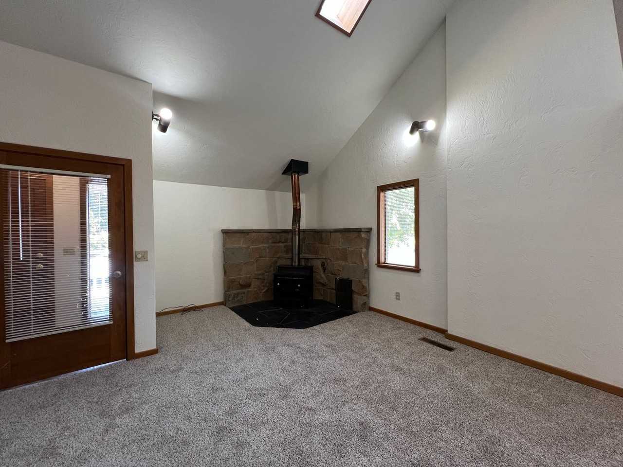 6848e - Photo 3 of 26