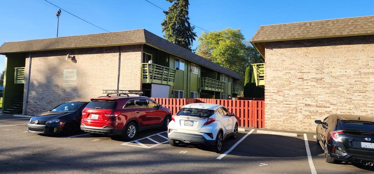 Park Plaza Apartments - Photo 5 of 6